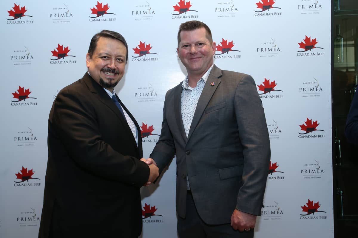 DiScovery Primea general manager David Pardo Ayala with The Honourable RJ Sigurdson, Minister