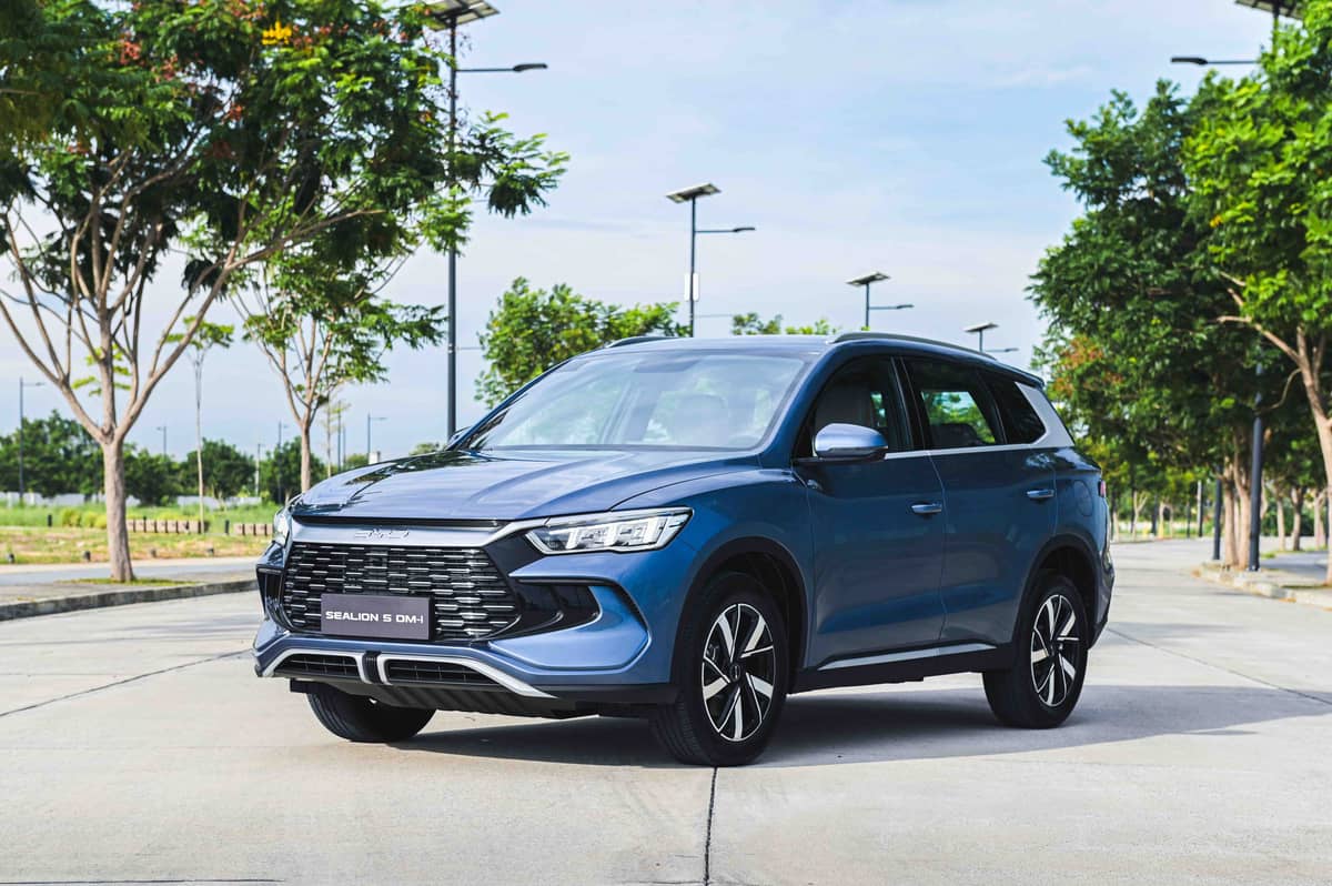 BYD Sealion 5 DM-i stands ready for everyday drives and long trips alike.