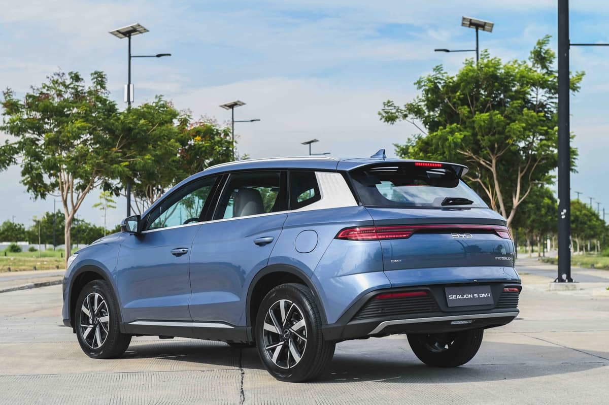 THE BYD Sealion 5 DM-i shows off its clean rear design and extended stance.