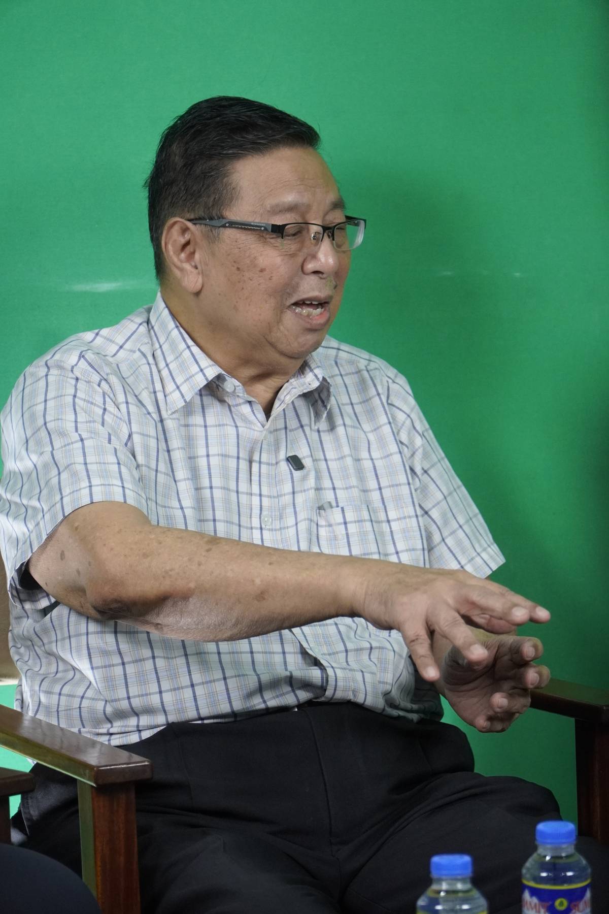 Alfonso Puyat, founder and president of the Philippine Orchard Corp., explains the benefits of regenerative farming that maintains soil health by returning essential nutrients through organic methods.