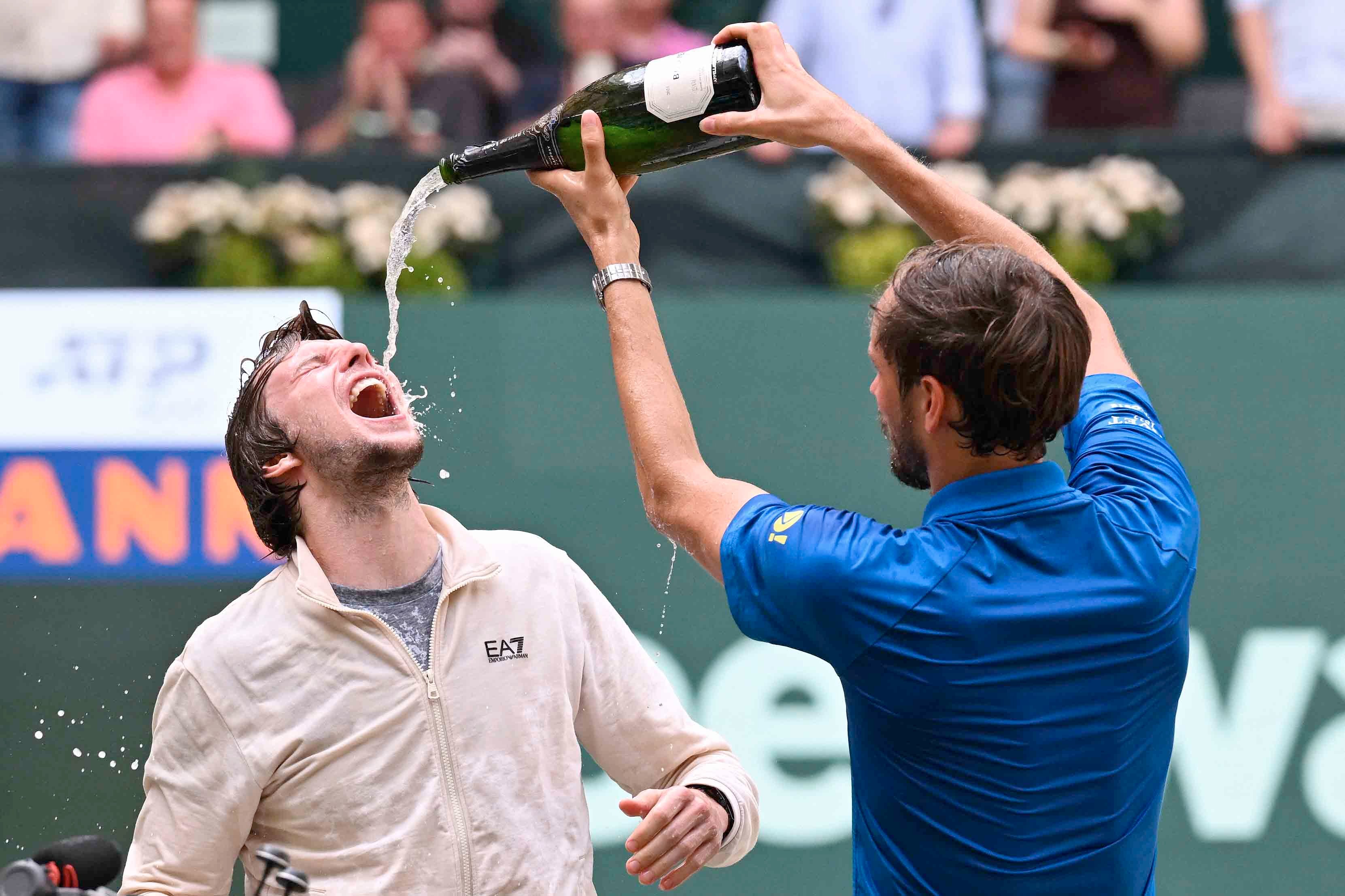 Bublik grabs 2nd grass title at Halle 