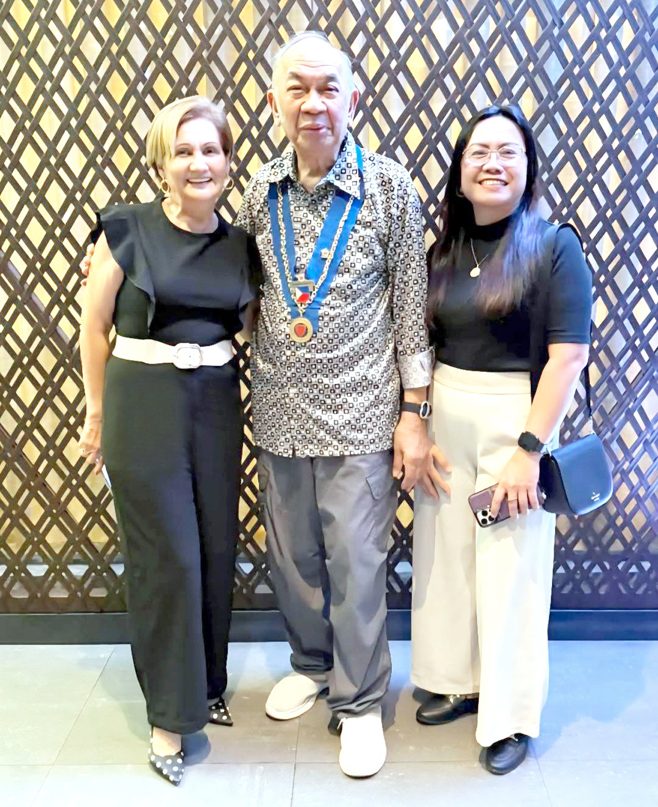Nestor Alonso flanked by Honey Loop and Maria Fe Alfar.