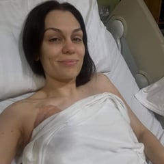 Jessie J hospitalized with lung fluid, six weeks after breast cancer surgery