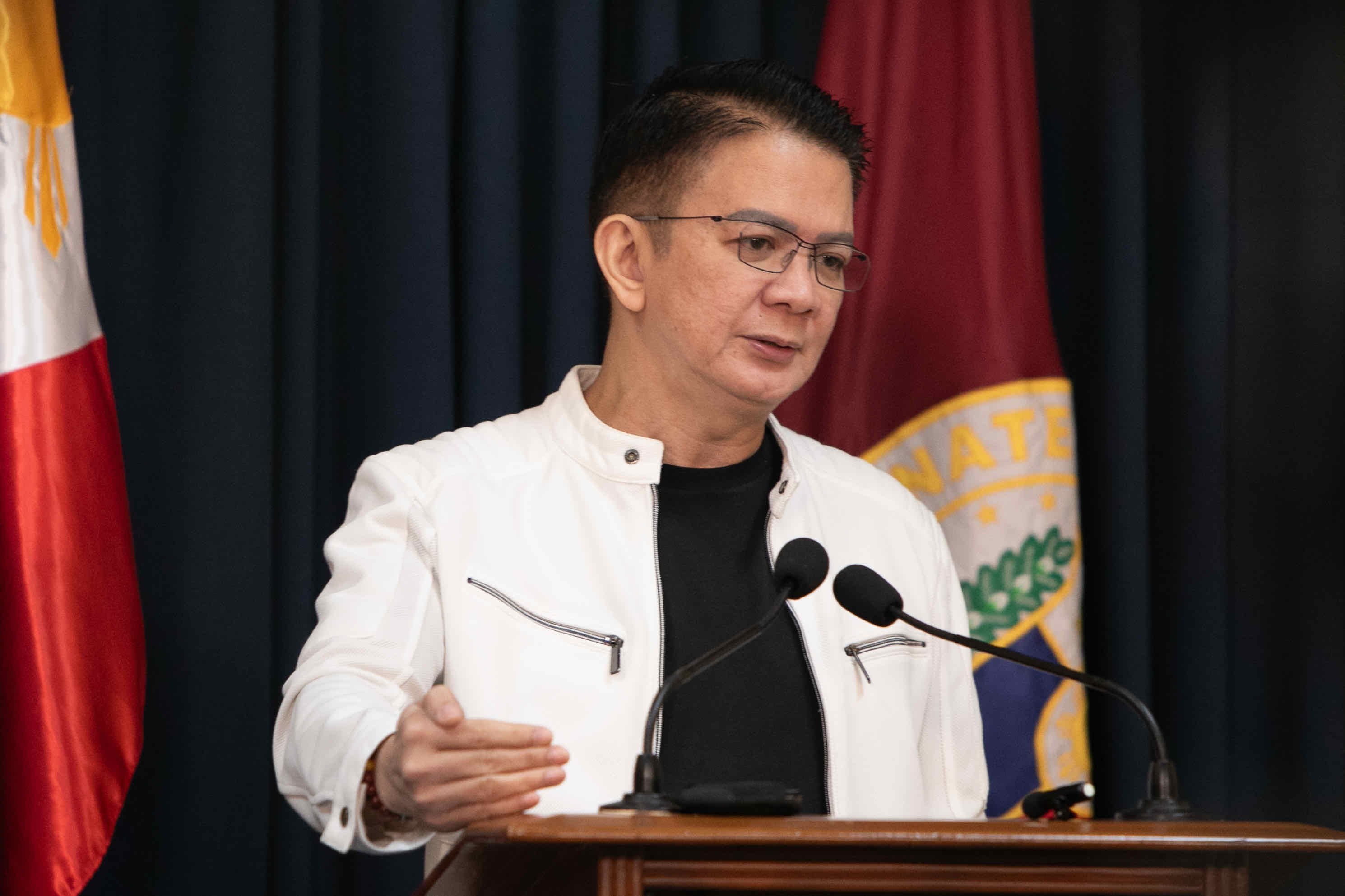 Witnesses: Luggage for Chiz, poll chief