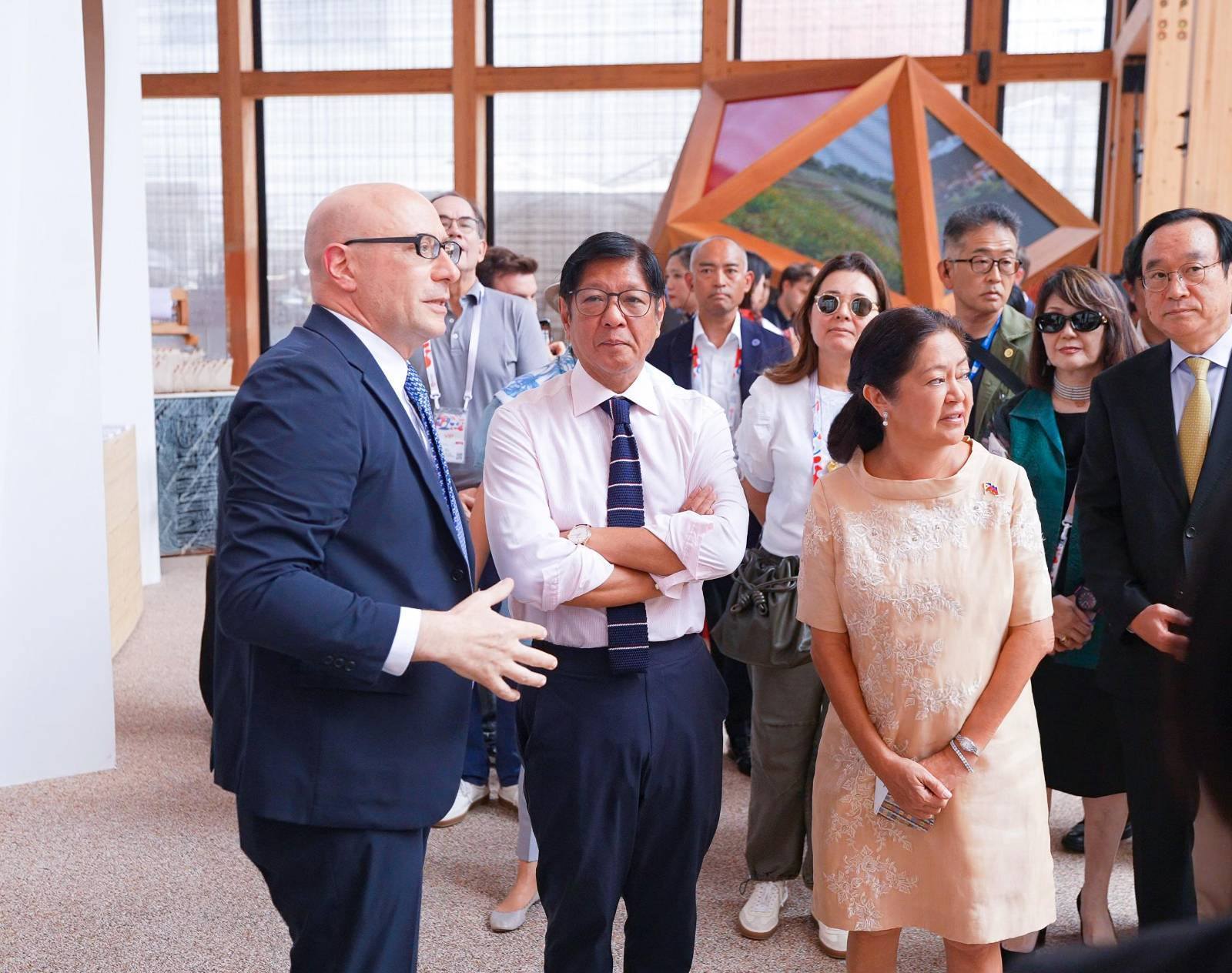 Marcoses check out Italy, Holy See pavilions