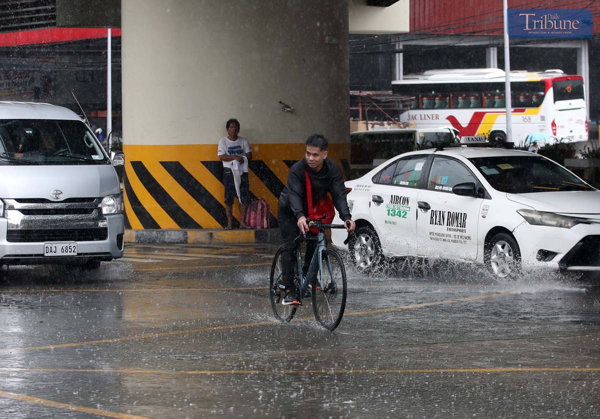 A sudden downpour drenches parts of Quezon City on Thursday, June 26, 2025. According to PAGASA, the Southwest Monsoon is affecting the western sections of Central and Southern Luzon, Visayas, and Mindanao.