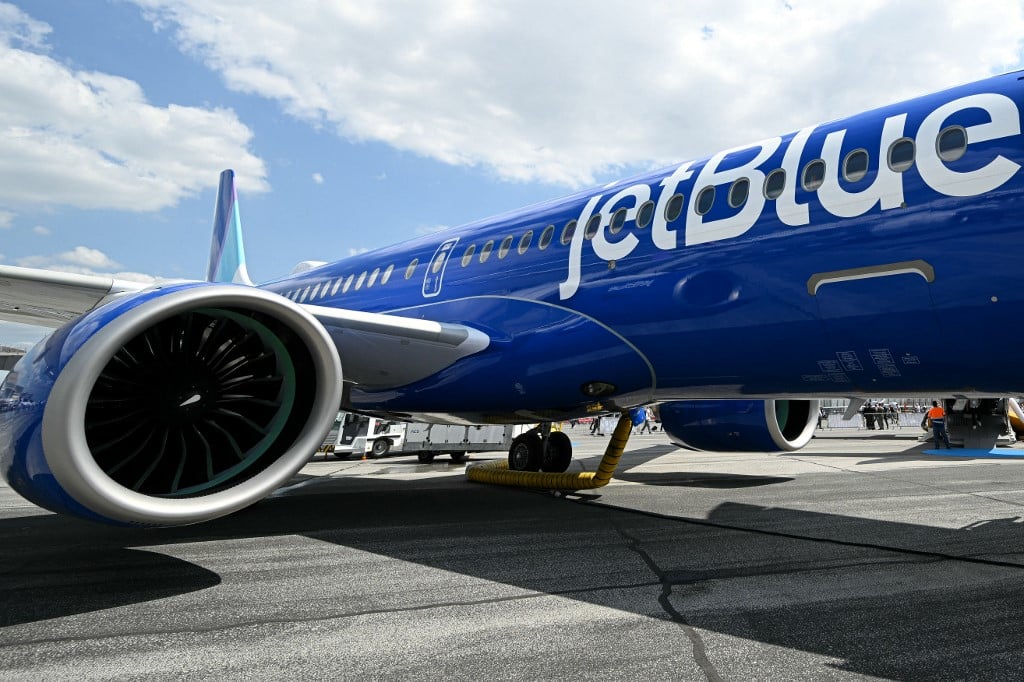 Jetblues? Investor may sell 10% stake as airline pushes cost cuts