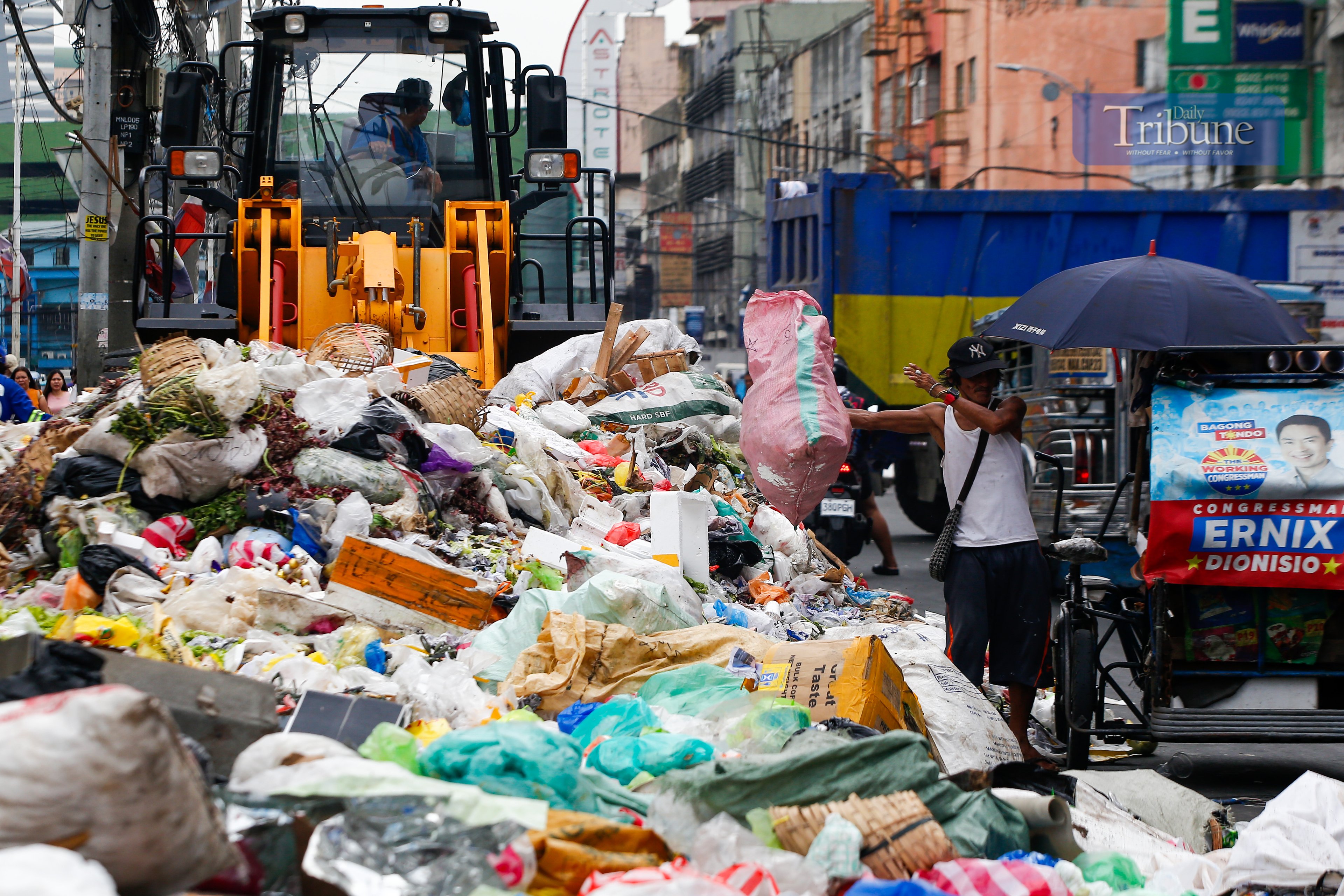 Heavy equipment removes mounds of trash at a portion of Recto Avenue in the City of Manila on 26 June 2025. Photos of uncollected garbage in various streets of Manila have been circulating for days already.

At least 10,000 tons of garbage are generated in Metro Manila every day, posing a great challenge among local government units in implementing solid waste management and proper waste disposal.