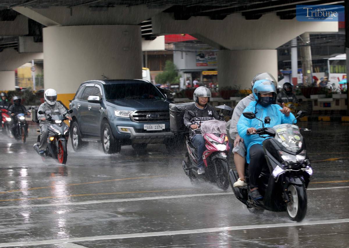 A sudden downpour drenches parts of Quezon City on Thursday, June 26, 2025. According to PAGASA, the Southwest Monsoon is affecting the western sections of Central and Southern Luzon, Visayas, and Mindanao.