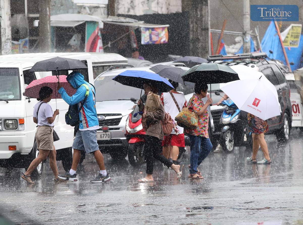 A sudden downpour drenches parts of Quezon City on Thursday, June 26, 2025. According to PAGASA, the Southwest Monsoon is affecting the western sections of Central and Southern Luzon, Visayas, and Mindanao.
