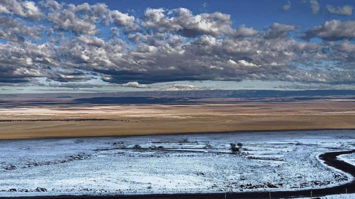 Snow cloaks world’s driest desert