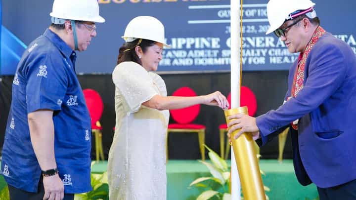 FIRST Lady Liza Araneta-Marcos (center) officiates the groundbreaking ceremony for a new wing being constructed at the Philippine General Hospital.