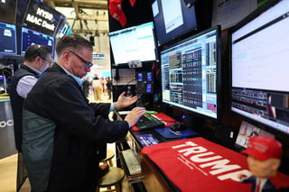U.S. stocks advance as Dow Jones, S&P 500 hit fresh records
