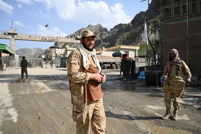 Suicide attack kills 16 soldiers in Pakistan