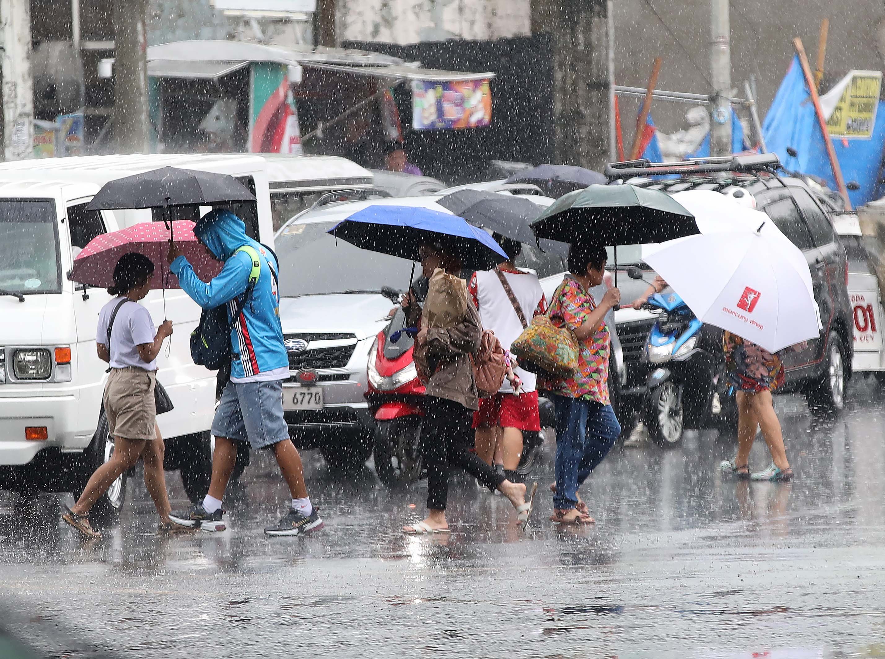 ‘Luis’ stirs rough seas, drenches Luzon