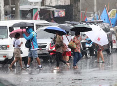 ‘Luis’ stirs rough seas, drenches Luzon
