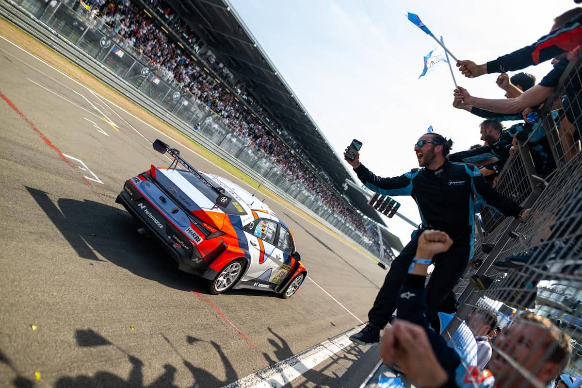 ELANTRA N #1 leads a tight pack during a golden-hour stretch of the 24-hour endurance race.