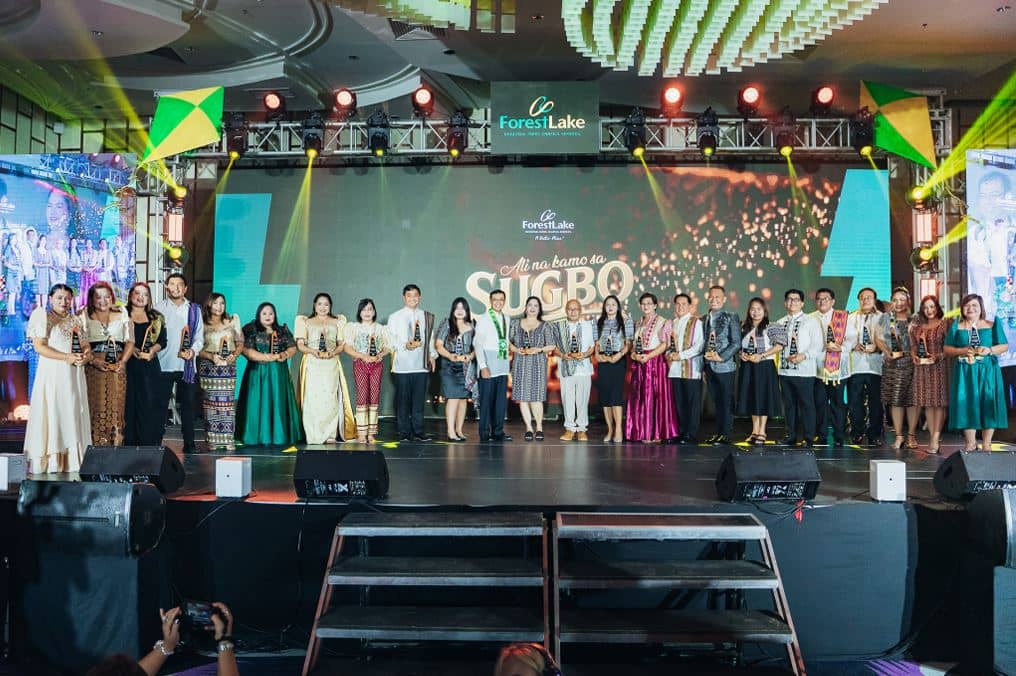 PRESIDENT’S Circle Awardees from various regions proudly take the stage in honor of their exceptional performance during the grand recognition night of Forest Lake’s 11th National Sales Convention.