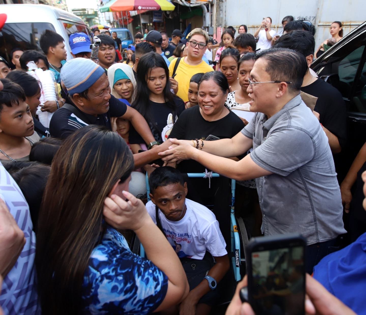 Go brings aid to Baclaran fire victims