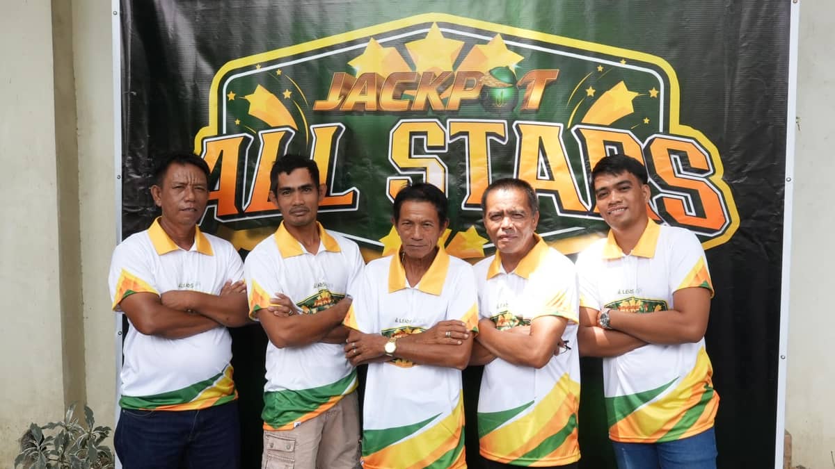 Participants of the Jackpot All Stars Event in Iloilo pose for a group photo