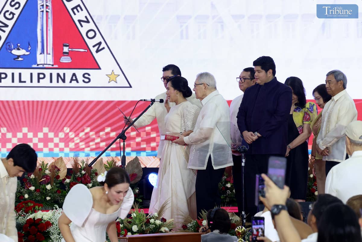 QUEZON City Mayor Joy Belmonte, along with her family takes her oath of office for her last term before Supreme Court Chief Justice Alexander Gesmundo during the inaugural ceremony of newly elected officials at the Meeting, Incentives, Conferences, and Exhibitions (M.I.C.E.) Center inside the Quezon City Hall compound on Monday. Photo/Analy Labor