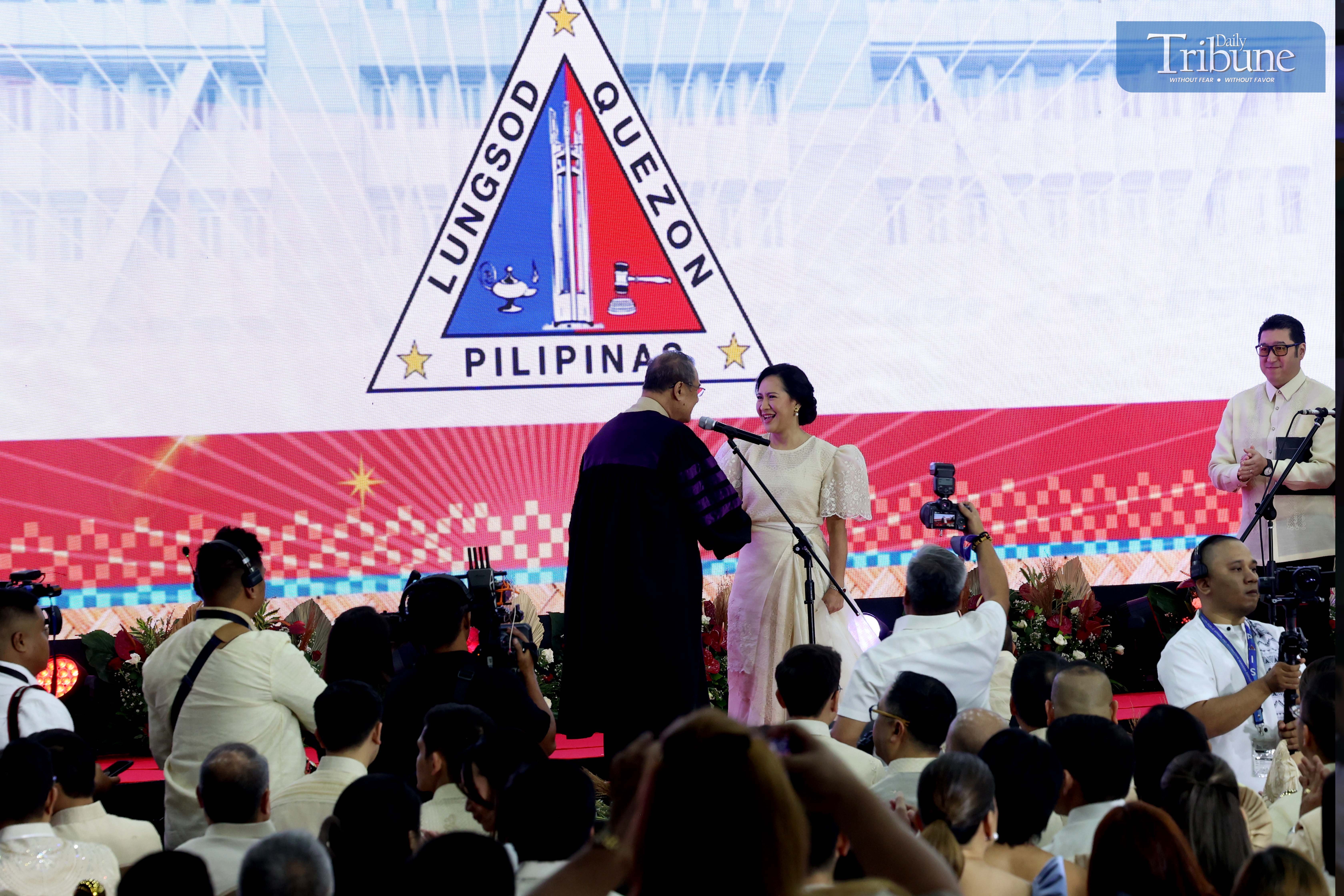 Belmonte takes oath as QC Mayor