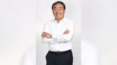 SMIC CEO honored with Golden Icon plum