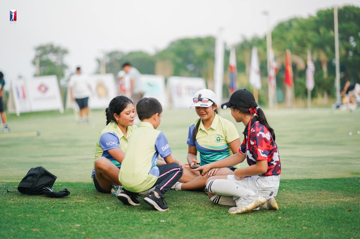 A Familiar scene in junior golf tournaments. From left: Roro Borromeo, Darion Go, Margaela Dy and Avery Sytengco.
