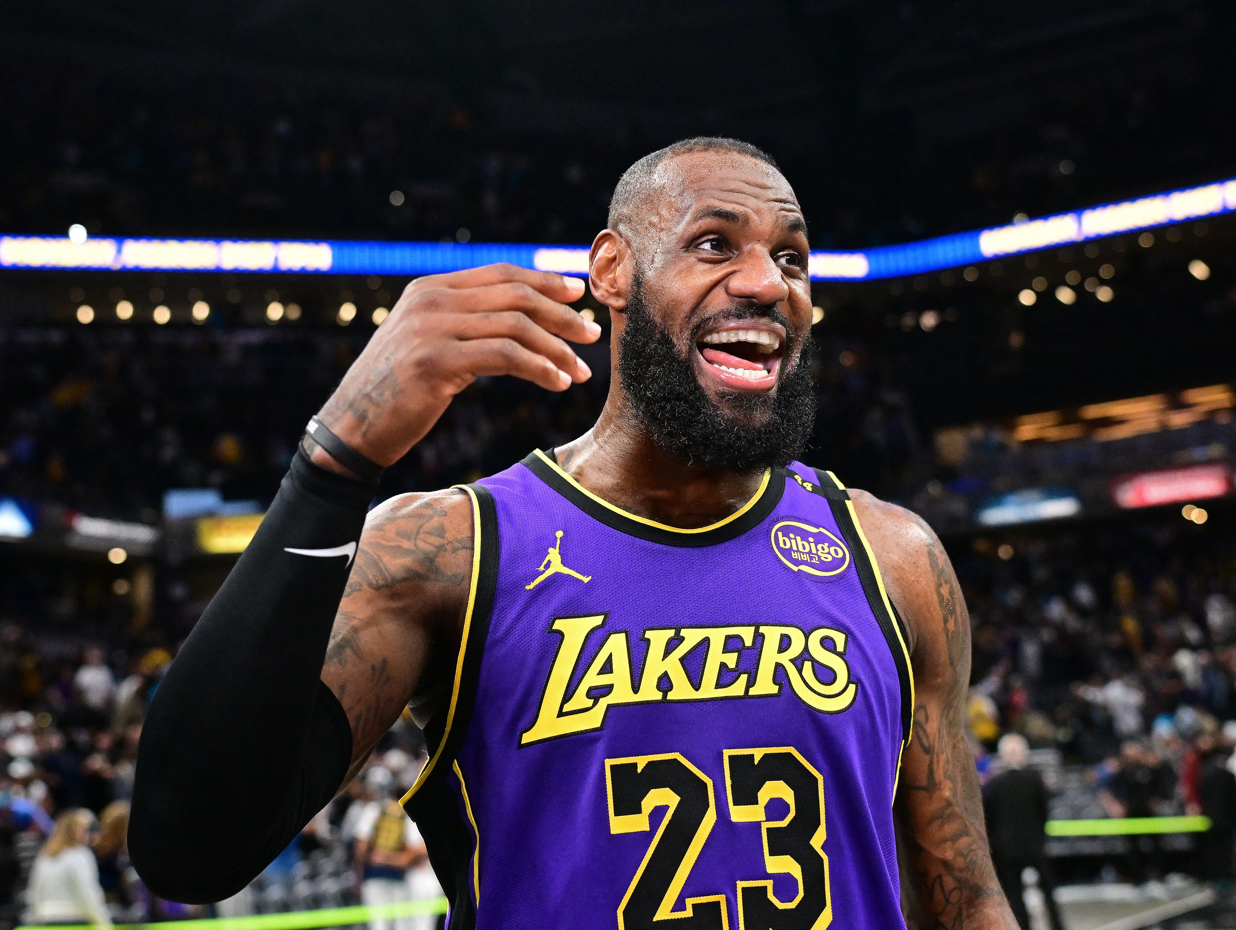 LeBron James takes talents to Philadelphia, joins 76ers