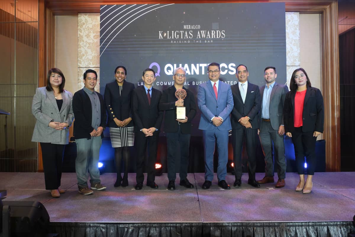 QUANTRICS bagged the K-Ligtas Award under the Large Commercial Business Category. Present during the ceremony to accept the recognition is (center) Quantrics Environmental Health and Safety director Gary Crispin Jadie, Jr. together with representatives from the company.