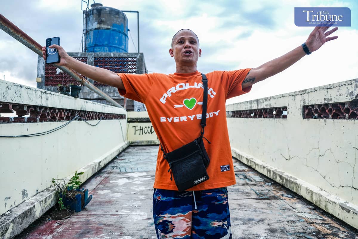 SWIFT shows his favorite part of the Tenement, the rooftop. For him, being up here means being closer to God's wisdom and also the perfect spot to capture the iconic court's photo with your phone.