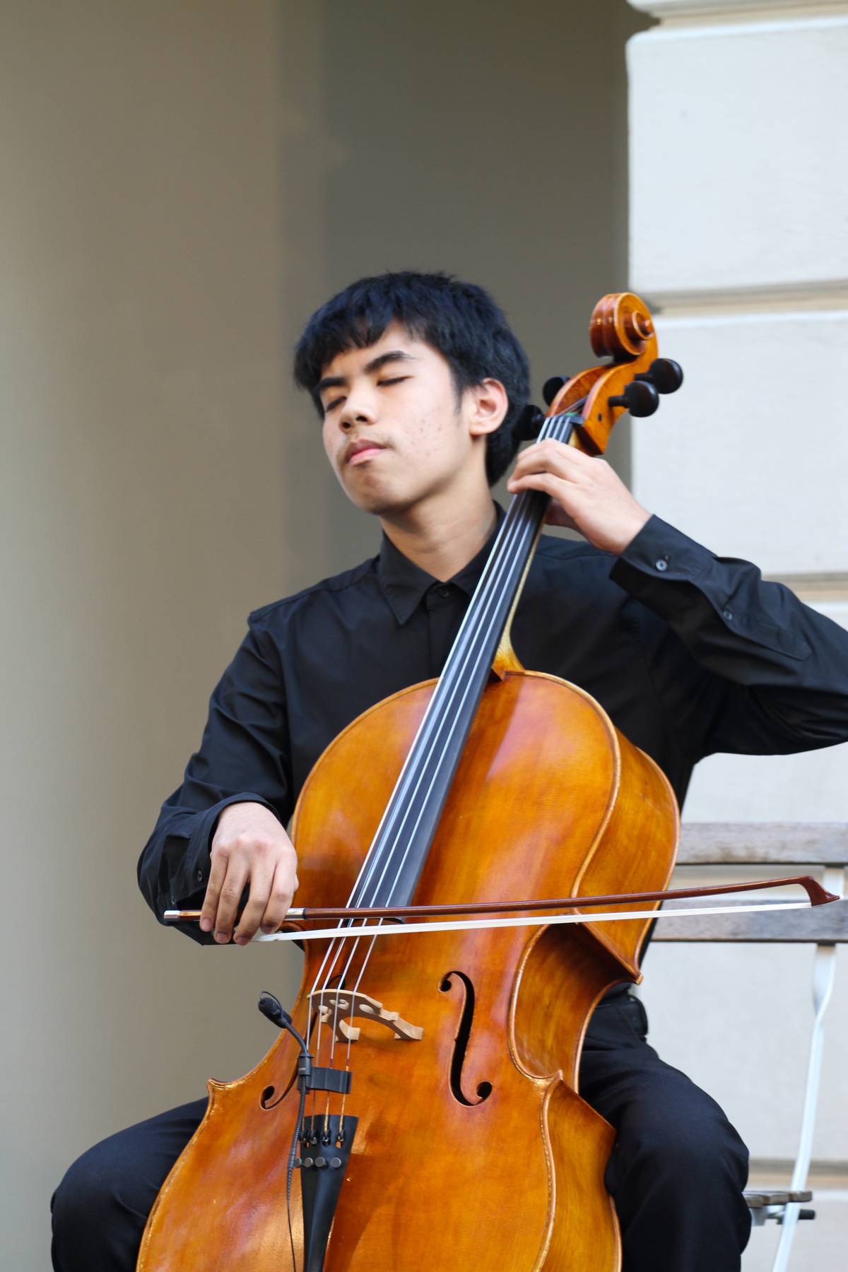 Cellist Damodar Das Castillo.