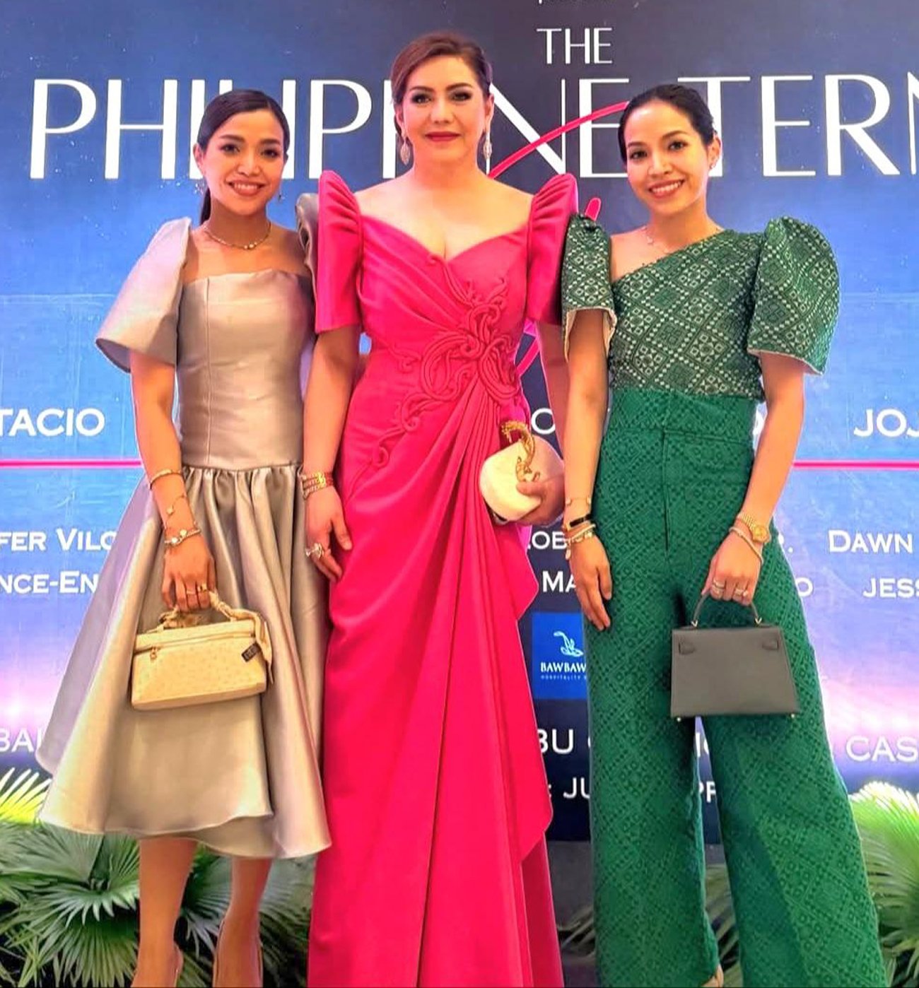 Penny Sarmiento in Cary Santiago with twin daughters Jennifer Sarmiento in Ma Ng’s Couture and Jasmin Sarmiento in HWB Inabel Iloco Filipiniana.