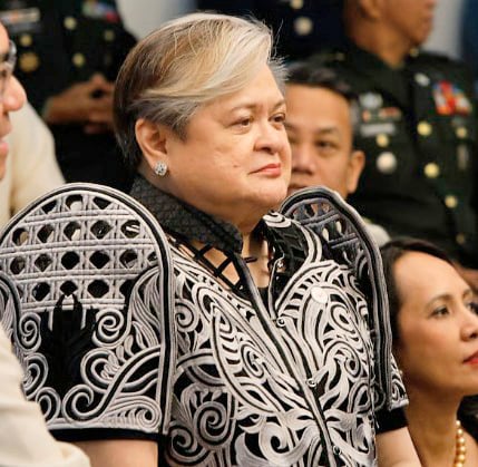 Lazaro takes oath as DFA chief
