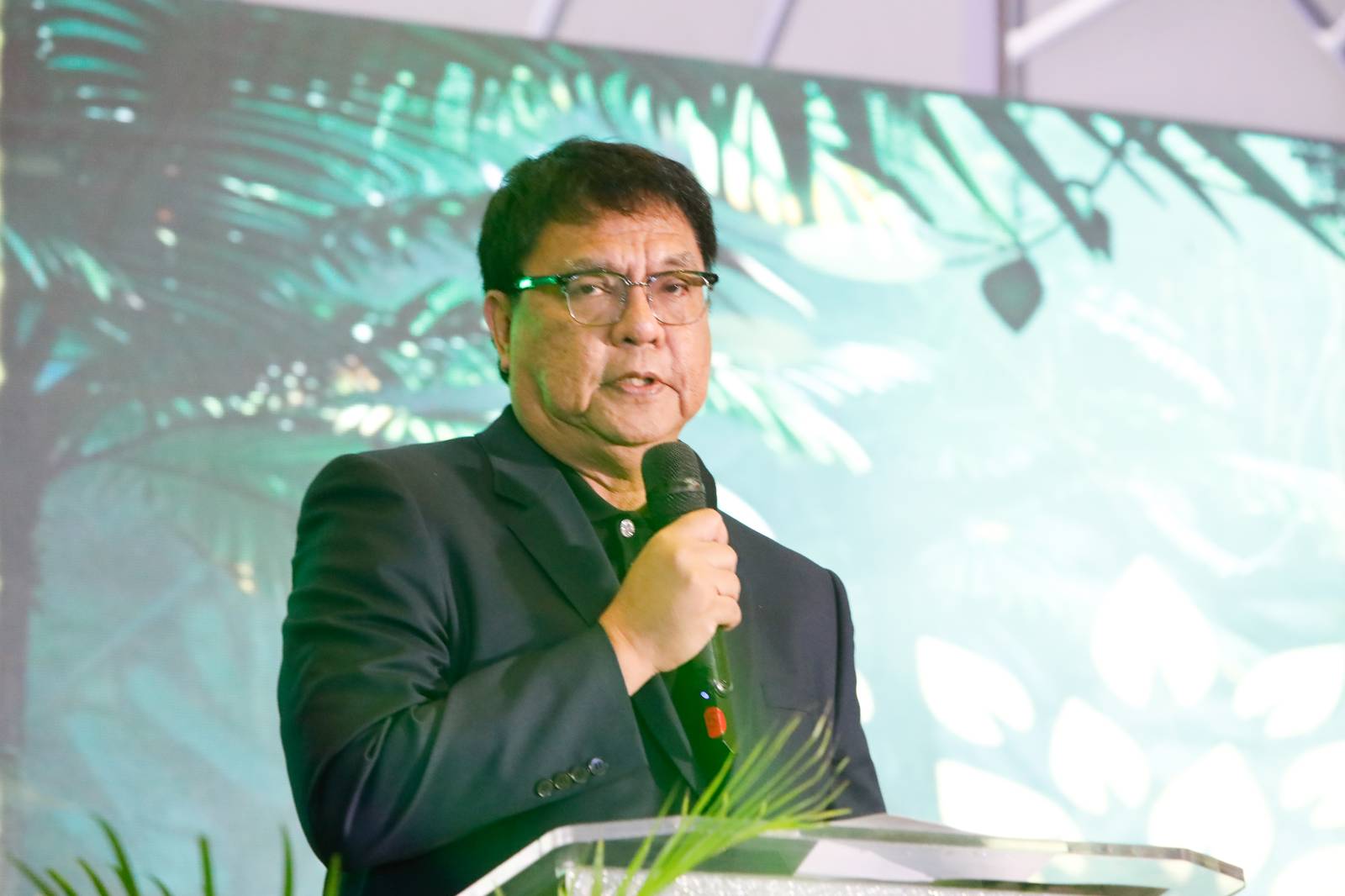MWSS and MillionTrees Foundation Inc. kicked off their Annual Million Tree Challenge on Wednesday, 2 June, 2025 in Quezon City. Various government agencies and private institutions were seen in attendance, as they vouch to plant more greens this year and in the future.| Aram Lascano