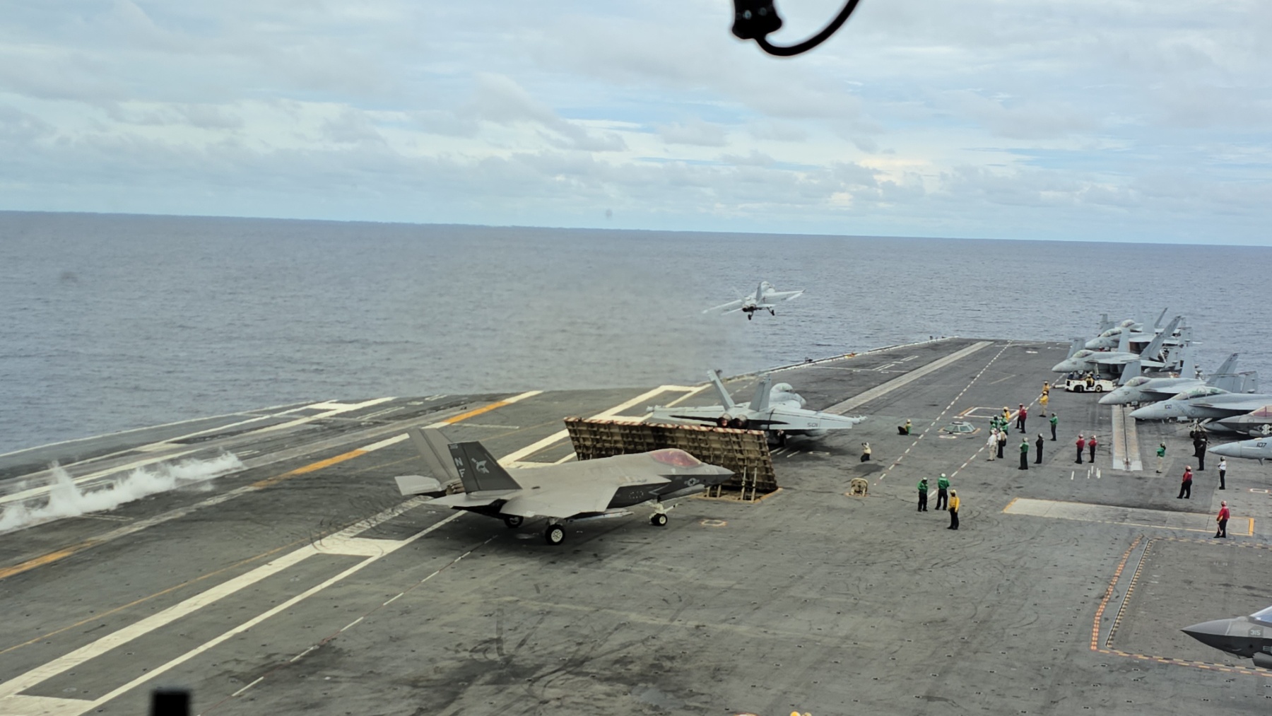 U.S. aircraft carrier patrols Phl seas