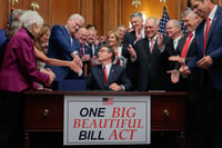 Republican ‘rebels‘ stall Trump tax bill 