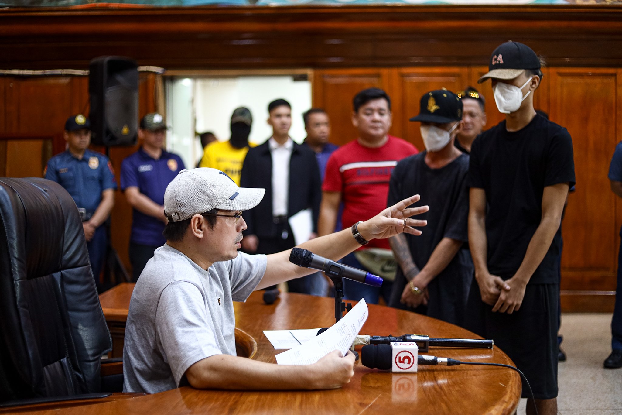 Isko offers job to a heckler 