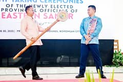OUTGOING Eastern Samar Governor Ben Evardone turns over the provincial seal to his son and successor, Ralph Vincent Evardone, during inauguration rites in Borongan City.