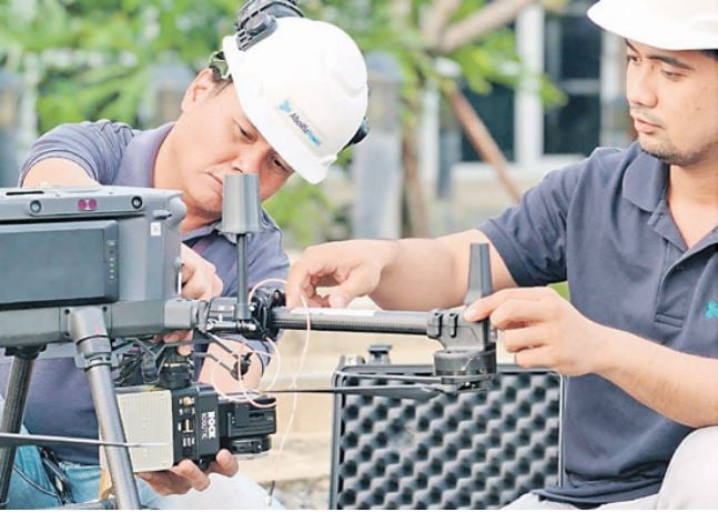 Digital twin. Aboitiz Renewables uses digital twins of project sites (right), combined with high-resolution scans and data, to protect infrastructure, minimize risk, and support sustainable power generation.