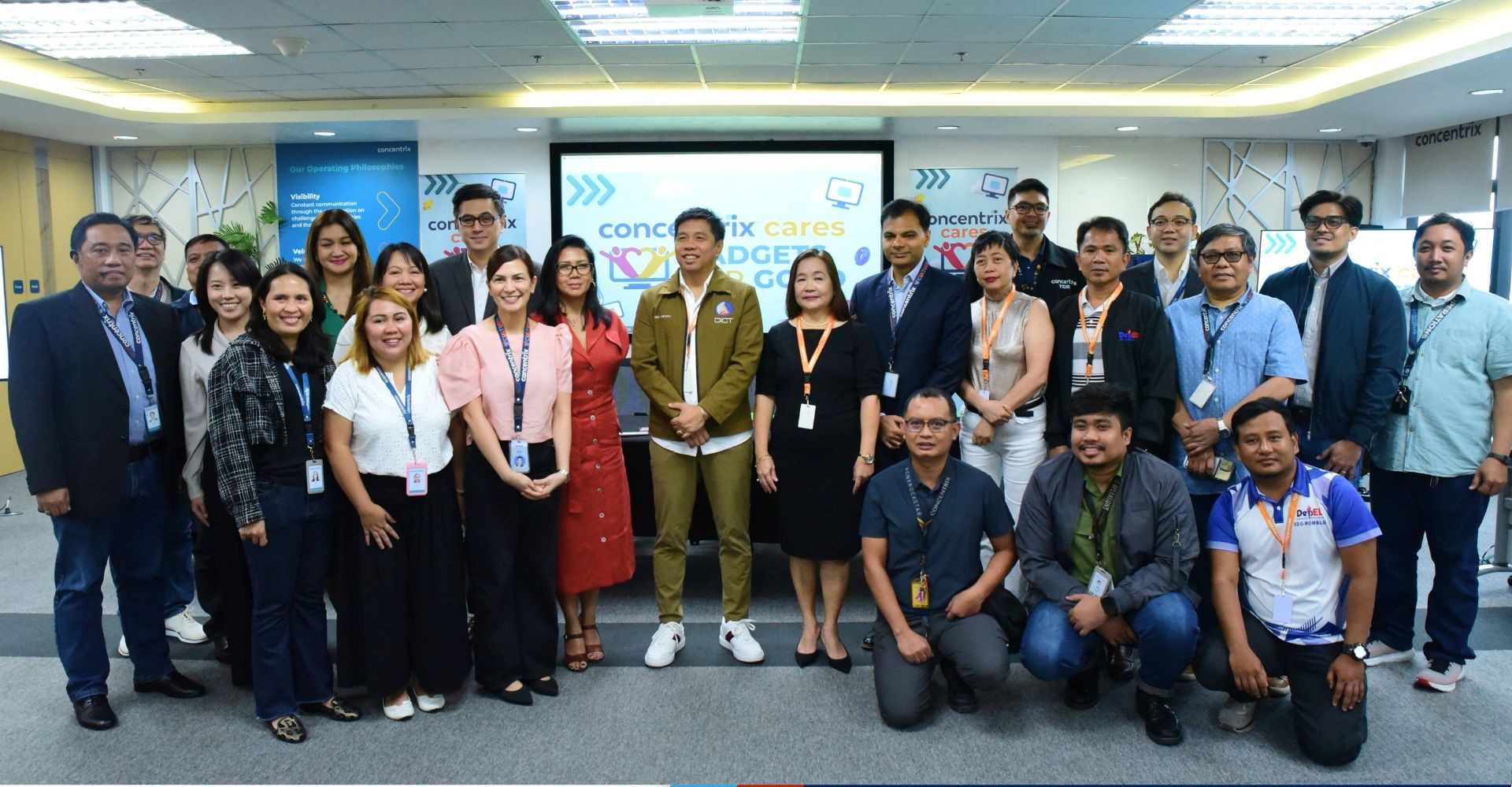 DICT Secretary Henry Aguda graces the ceremonial donation of 500 computers to learners of Marinduque, Mindoro, and Romblon, through the 'Gadgets for Goods' of Concentrix Philippines, in partnership with PEZA, DepEd, among other government agencies.