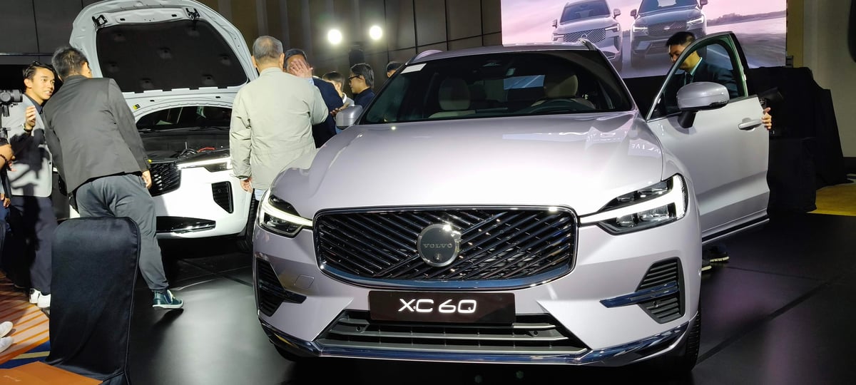 CURIOUS guests take a closer look at the Volvo XC60 PHEV’s hybrid setup during its official debut.