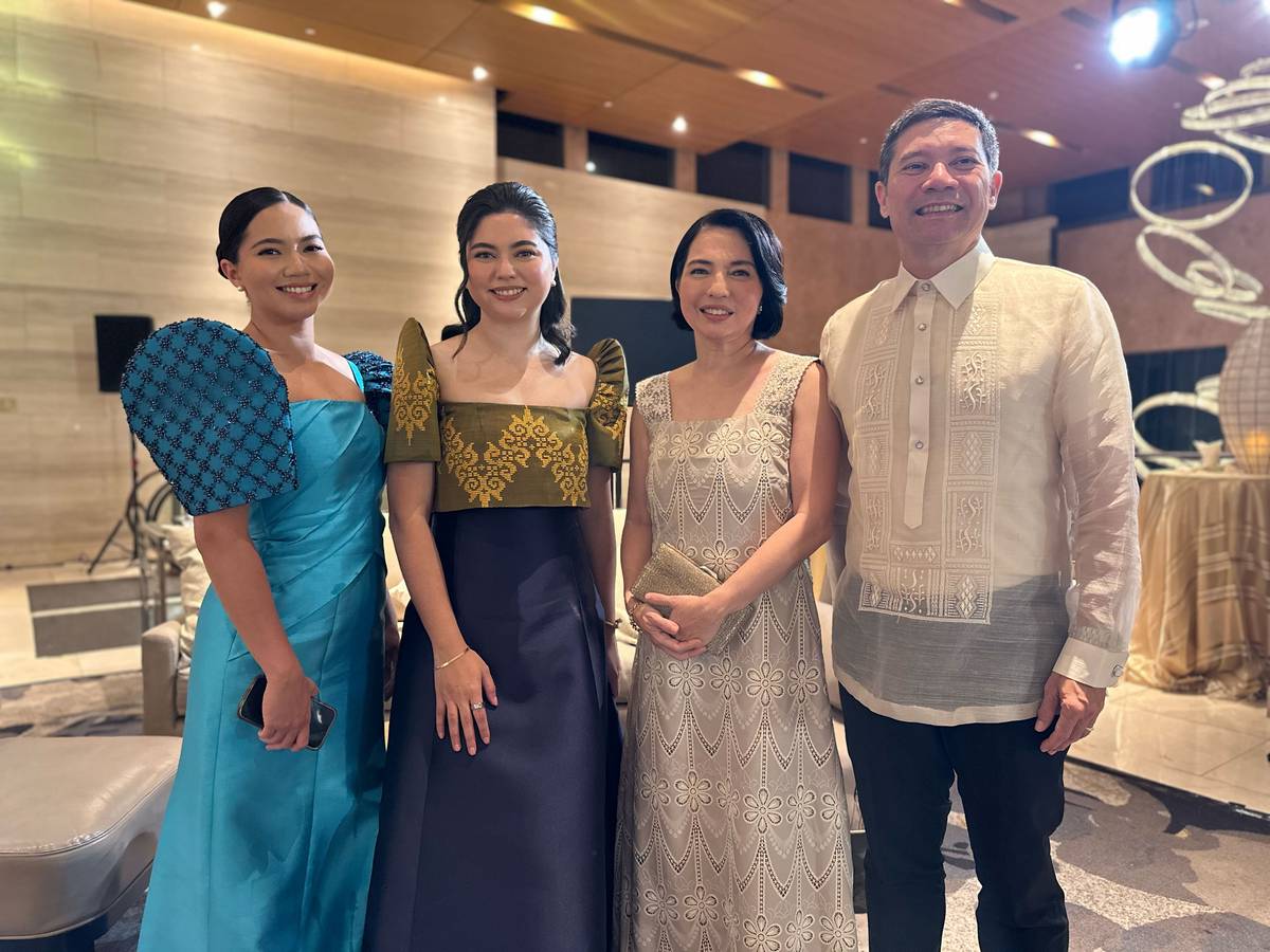 Tomas and Milette Lorenzo (third and fourth from left) with daughters Helena and Monica.