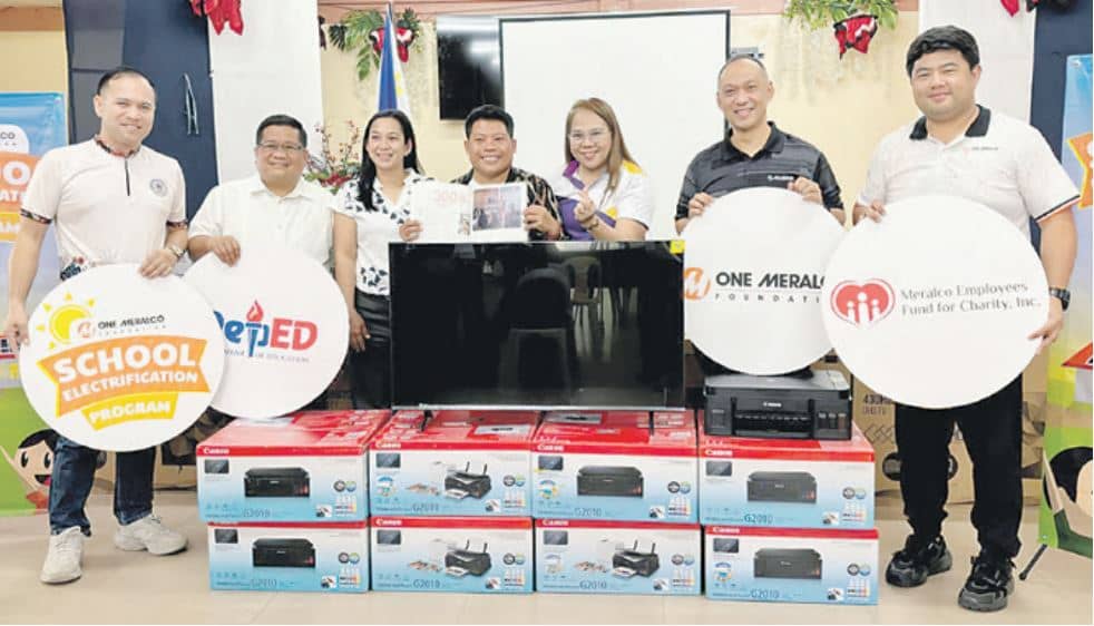 Meralco Employees Fund for charity, Inc. (MEFcI) donated multimedia equipments to eight public schools in Region XII. (From left) depEd Region XII assistant Schools division Superintendent levi B. Butihen, Regional director carlito d. Rocafort, school heads, OMF president Jeffrey o. tarayao and cSR program manager Michael J. del Rosario during the turnover of equipments held at the depEd Region XII office.