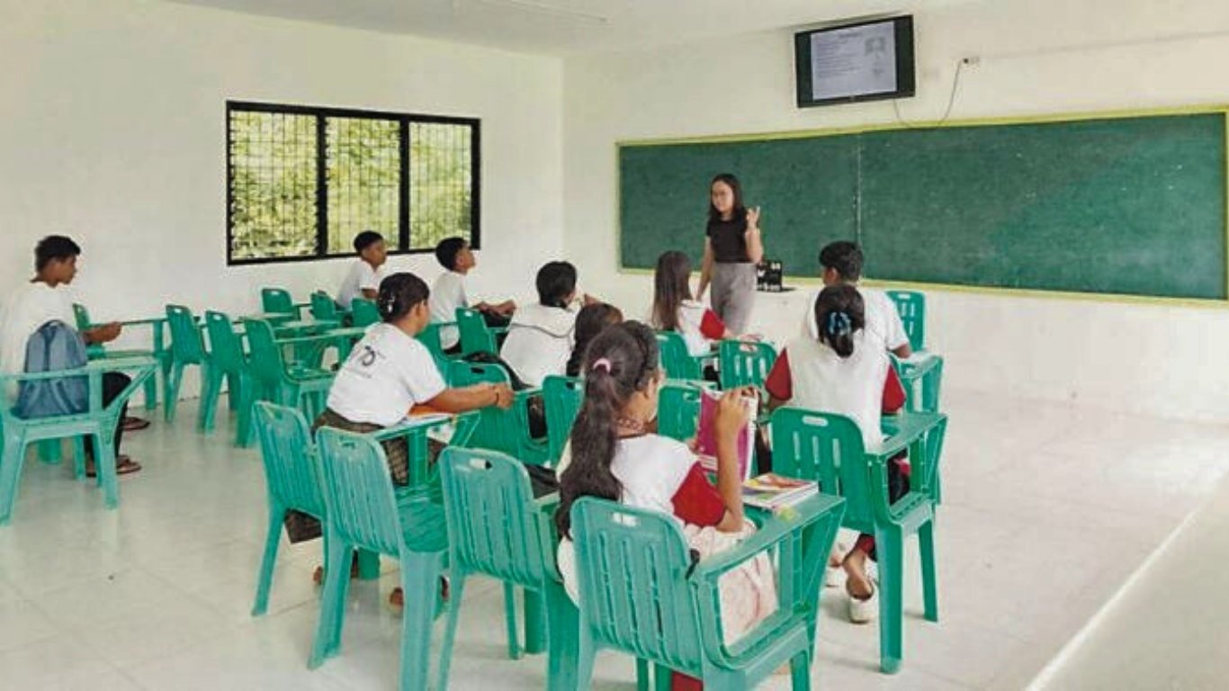 One meralco foundation energizes 4 schools in mauban, quezon