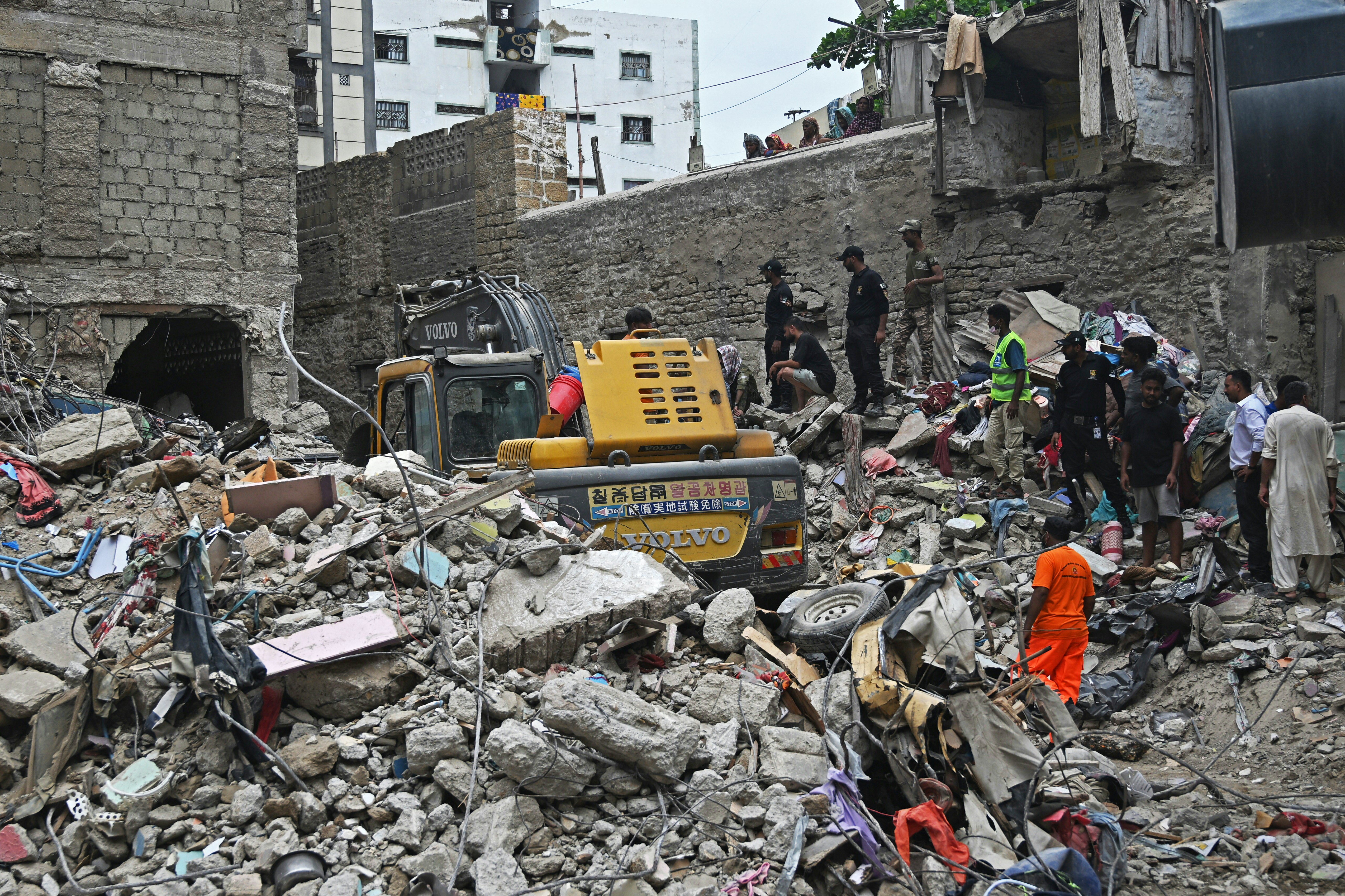 Search continues after Pakistan building collapse kills 14