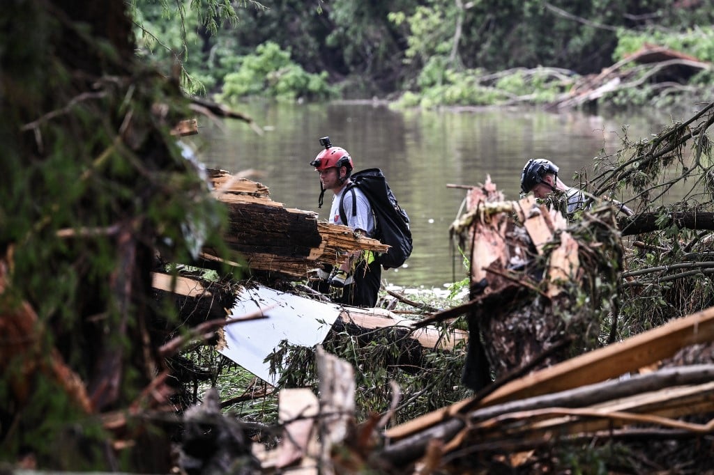 Twin teens among evacuees from Texas flood
