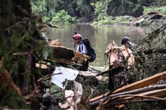 Twin teens among evacuees from Texas flood