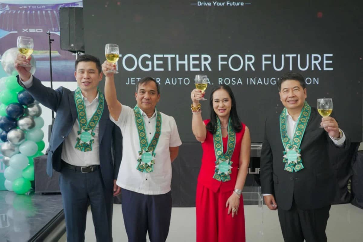 EXECUTIVES and partners of Jetour raise a toast to mark the official opening of the Santa Rosa dealership. Shown are: (from left) Henson Lee, dealer principal, Jetour Auto Sta Rosa; Hon. Arnold Arcillas, vice mayor, City of Sta Rosa; Hon. Arlene Arcillas, mayor, City of Sta Rosa; and Miguelito Jose, managing director, Jetour Auto Philippines.