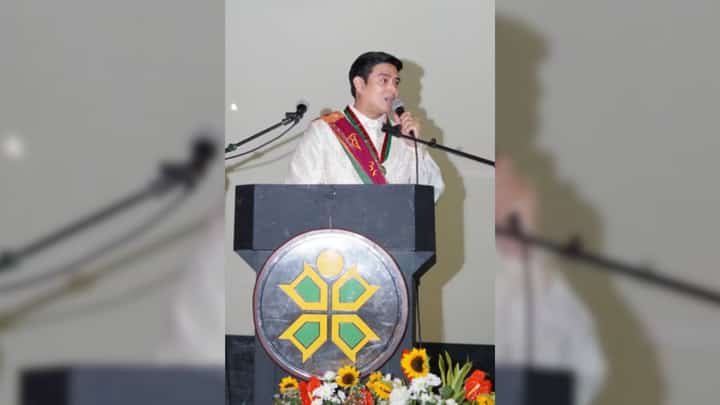 Alfred Vargas graduates as valedictorian, urges urban planners to lead with kindness